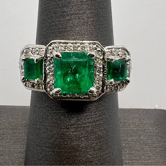 14k White Gold Diamond & Emerald Ring - Picture 2 of 9